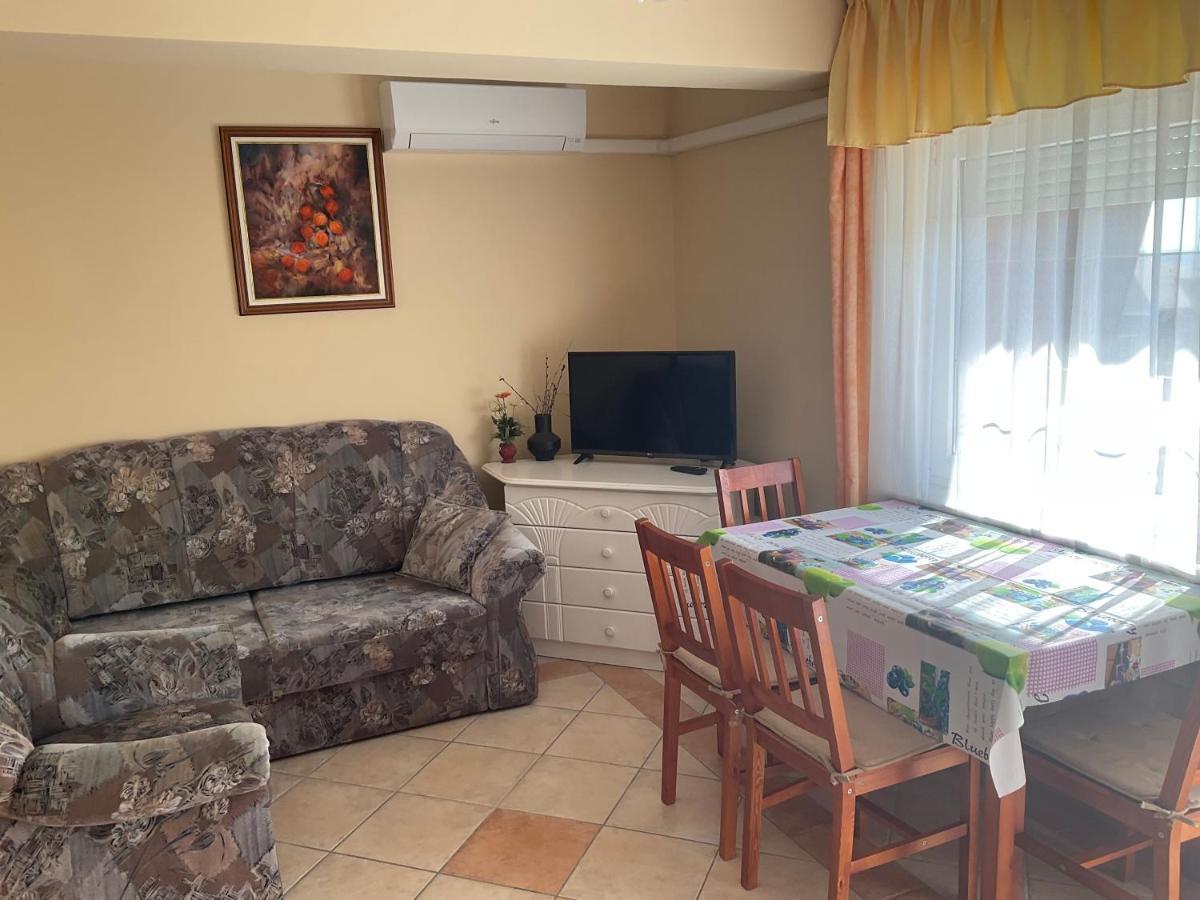 Arany Apartmanhaz Zalagyoengye Zalakaros Exterior photo
